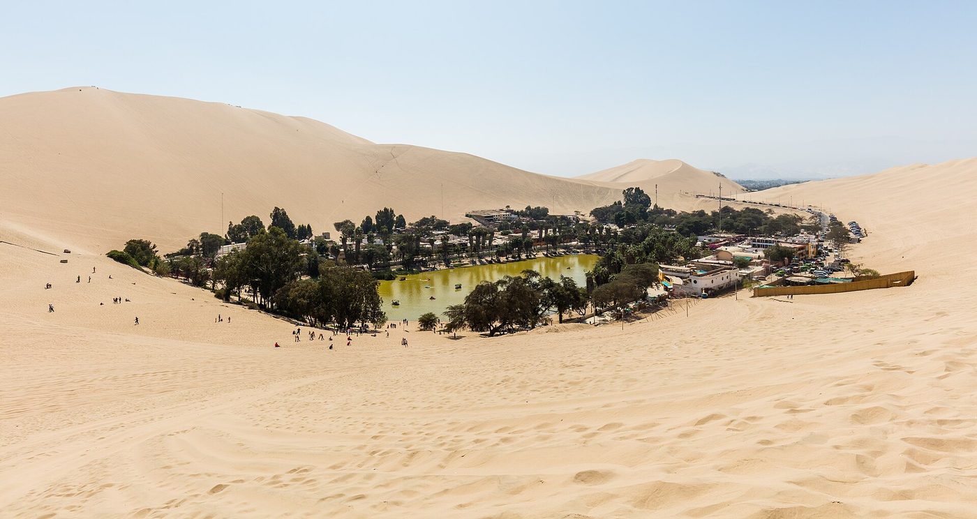 Oasis de Huacachina entre dunas