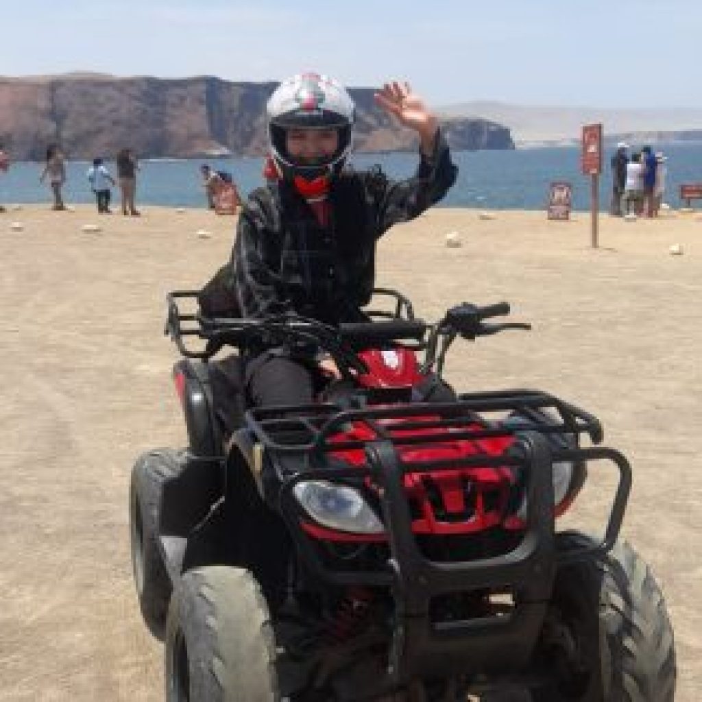 Cuatrimoto en la Reserva Nacional de Paracas
