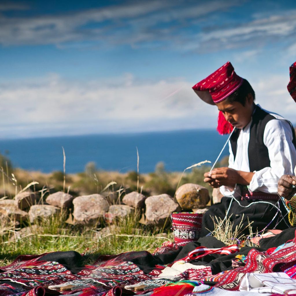 Tour privado de día completo a las Islas de los Uros y Taquile con almuerzo