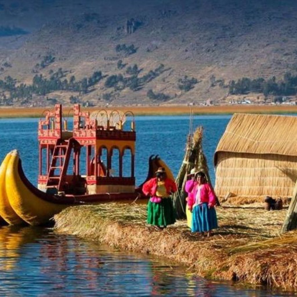Tour privado de día completo a las Islas de los Uros y Taquile con almuerzo