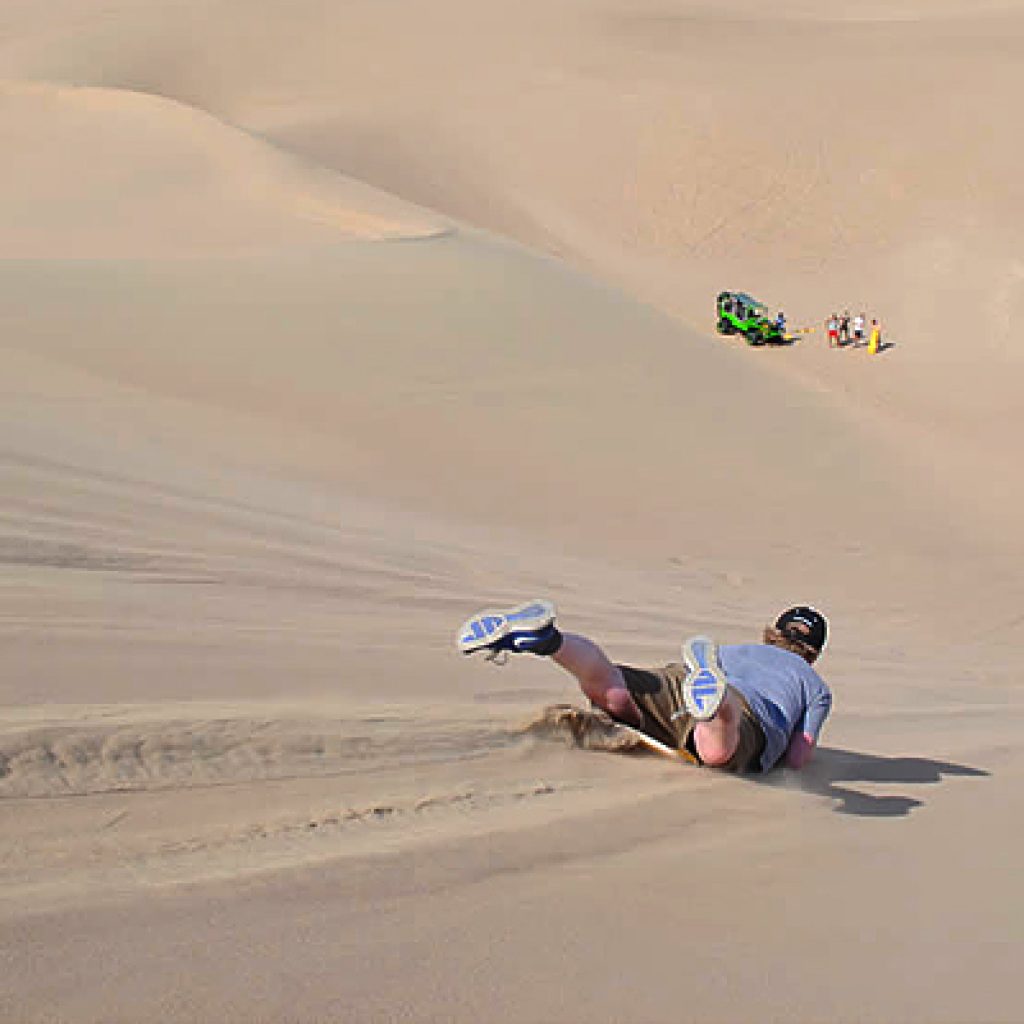 Islas Ballestas + Buggy y Sandboard 2 horas en Huacachina