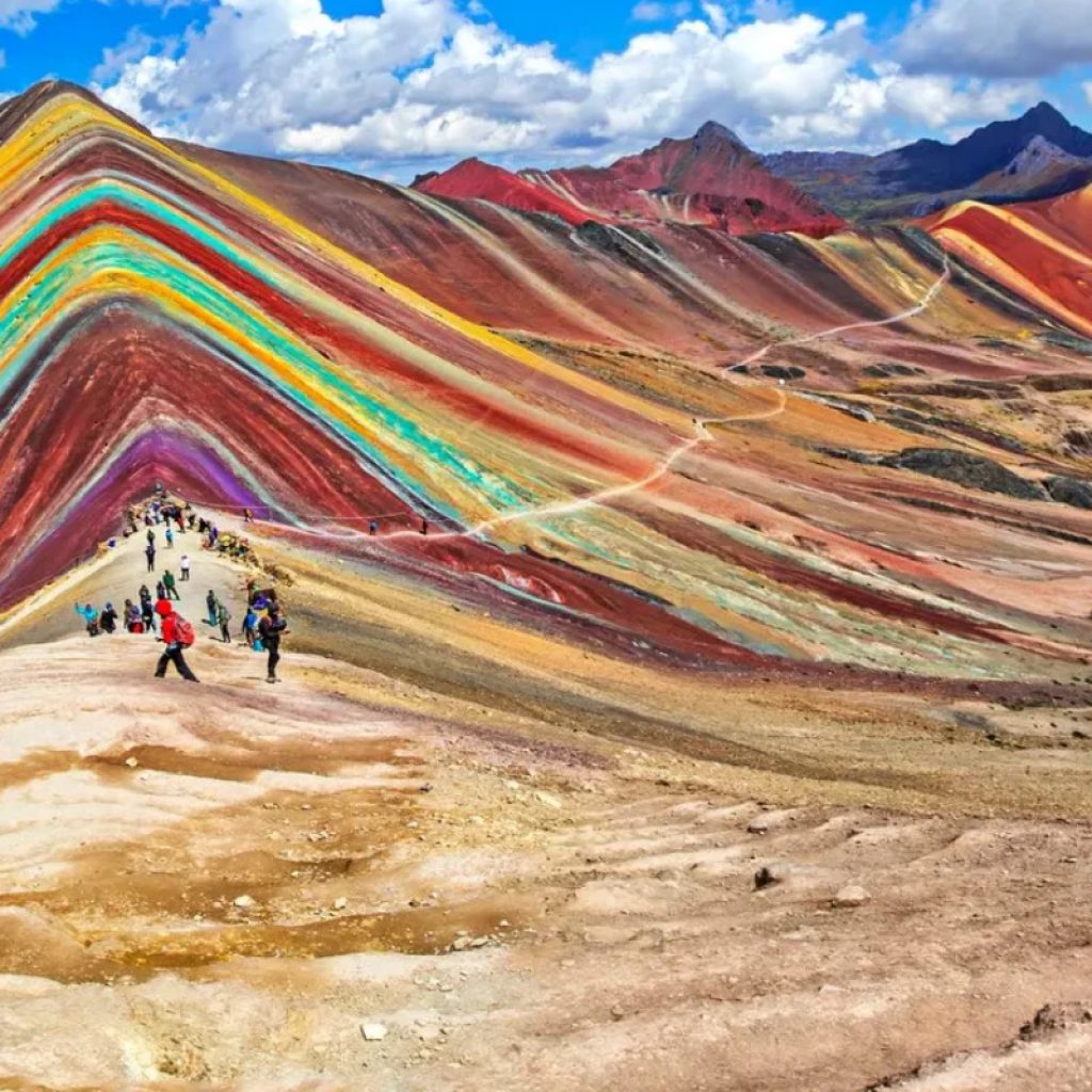 Tour de Día Completo a la Montaña de 7 Colores con guía local y todo incluido